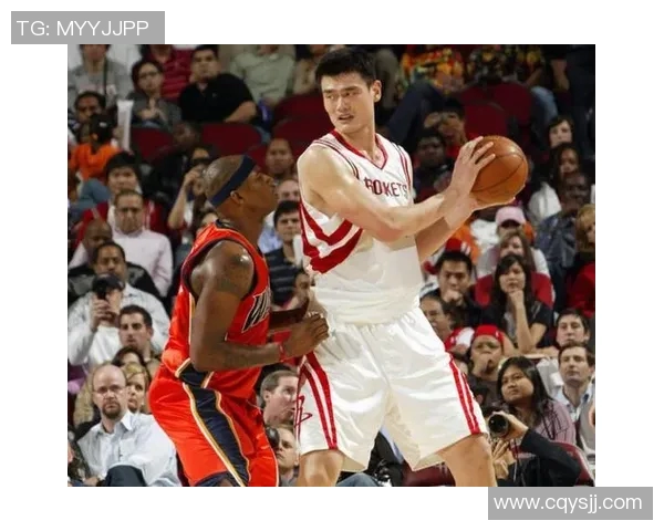 姚明在马里布的海滩生活与篮球梦想交织的美好时光