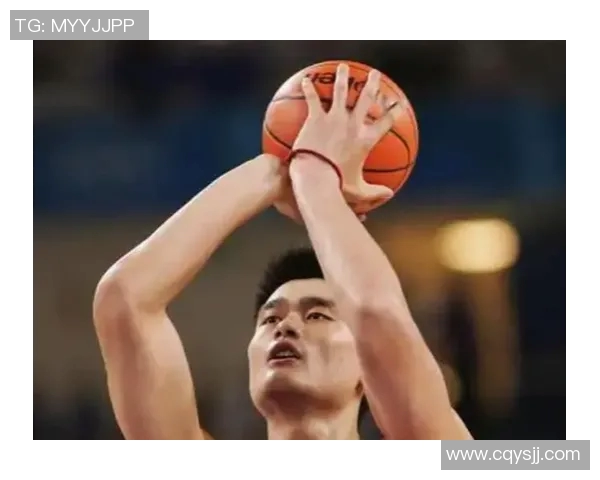 姚明展现强健肌肉力量的背后故事与训练秘诀揭秘